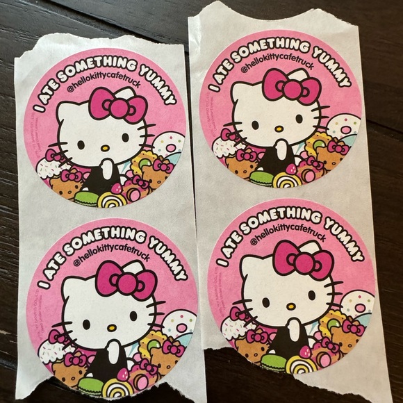 Hello Kitty Cafe Tote - Picture 4 of 7